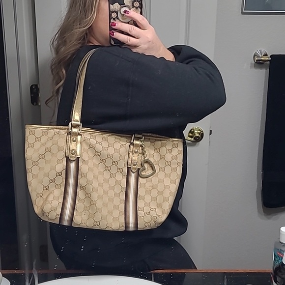 AUTHENTIC GUCCI mini tote! ๐
Great used condition. - Picture 13 of 15